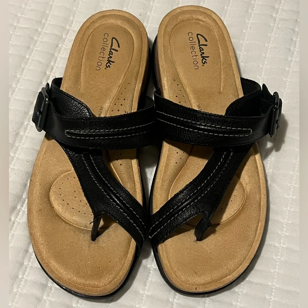 Cloudsteppers by Clarks Black and Tan Comfort Thong Sandals